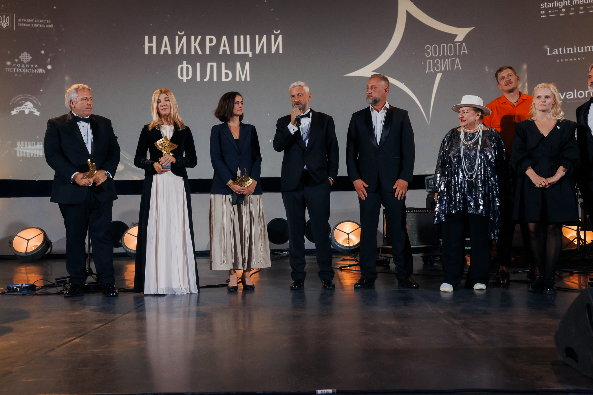 Церемонія вручення нагород 9 Національної кінопремії 
