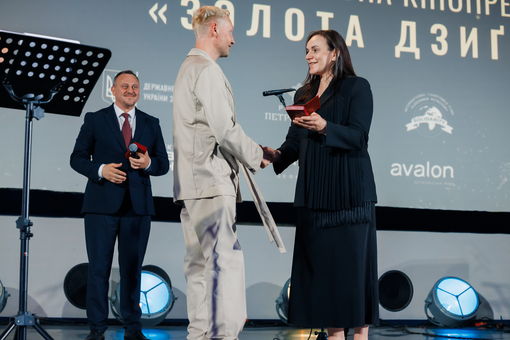 Церемонія вручення нагород 9 Національної кінопремії 