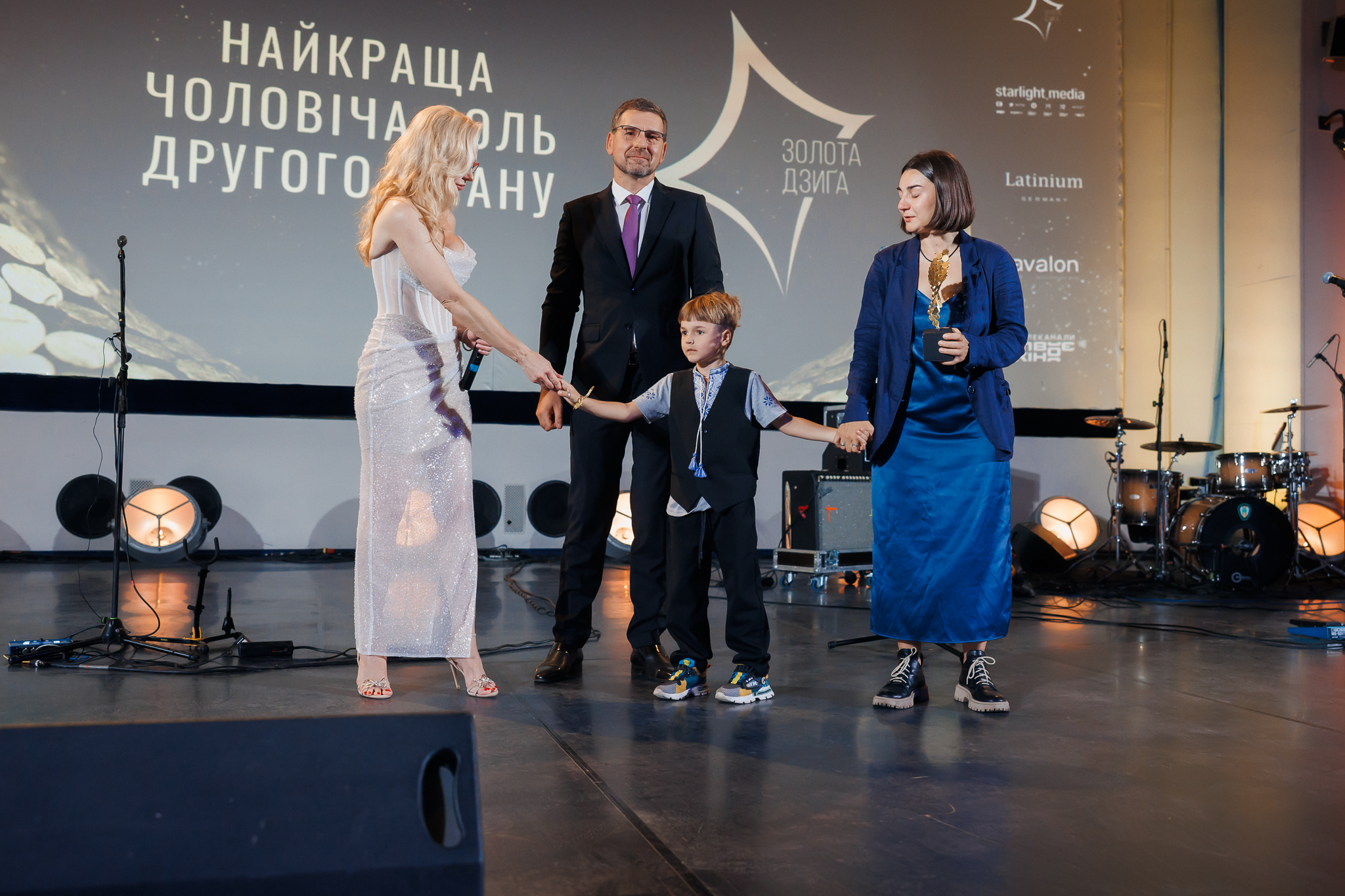 Церемонія вручення нагород 9 Національної кінопремії 